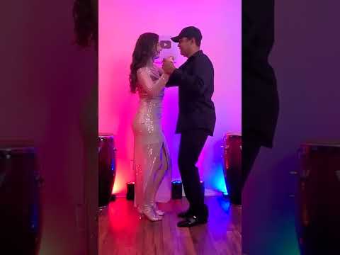 Como Bailar Salsa | Salsa Para Principiantes | Aprende Salsa En 30 Seconds | Waldo y Jacqui