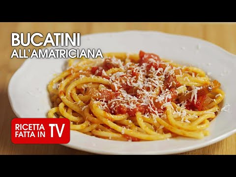 Ecco i buonissimi BUCATINI ALL'AMATRICIANA di Benedetta Rossi - Ricetta TV Fatto in Casa per Voi