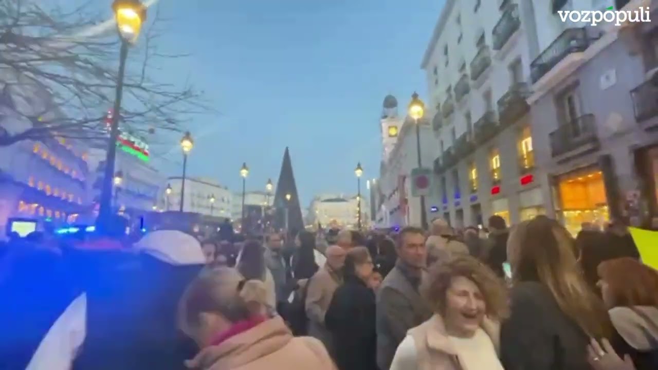 Bomberos de toda España protestan en Madrid contra la gestión de la DANA por parte del Gobierno
