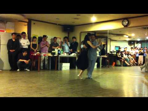 Peninsula y Jinsuk Muchacha - De pura cepa (Juan D'Arienzo)