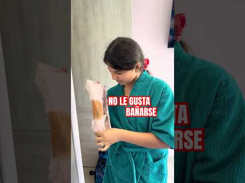 Fiorella no le gusta bañarse 😂