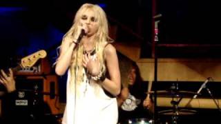 The Pretty Reckless - Taylor Momsen &quot;Factory Girl&quot;