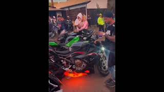 Download lagu BWM1000rr di geber sampai keluar api viral mp3 Download lagu BWM1000rr di geber sampai keluar api viral mp3