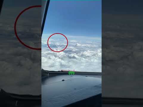 Benda Terbang Aneh Tertangkap Oleh Pilot #shorts #ufo #aliens #extraterrestrial #misteri #mystery