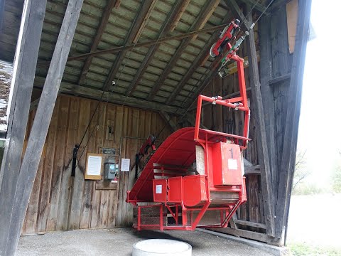 Luftseilbahn Erstfeld - Wilerli Bergfahrt 2020 am Abend - cable car Switzerland