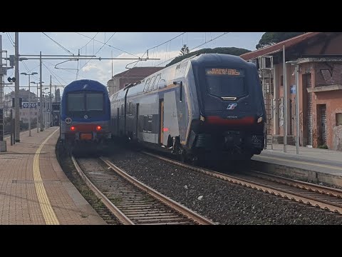 R 22861 Genova Voltri - La Spezia Centrale, etr.521.102 in partenza a Genova Nervi