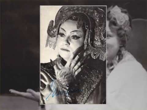 Hana Janku as Leonora in "Il Trovatore"