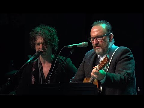 Doyle Bramhall II & Colin Hay with “I’ve Just Seen a Face” from eTown