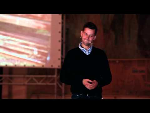 Ce ti se intampla cand nu "citesti": Razvan Crisan at TEDxCluj