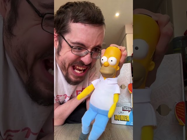Vídeo relacionado con Shelf Talkers Peluche Charlatán Homer de Los Simpson