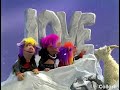 Sesame Street The Oinker Sisters Sings Mountain Of Love Song