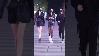 Download lagu Korean girls attitude walking viral video mp3