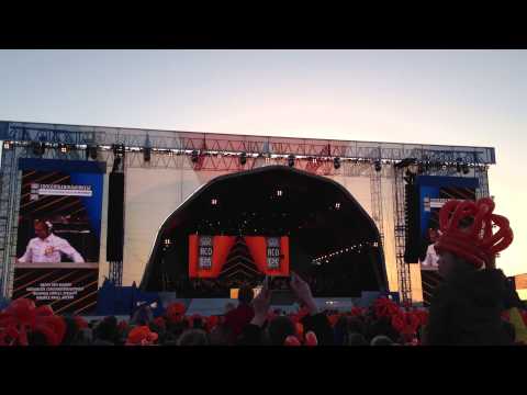 Armin van Buuren vs Koninklijk concertgebouworkest (koninginendag2013) - Ravel Bolero (720HD)