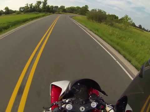 Yamaha R1's Rockin' Twisties