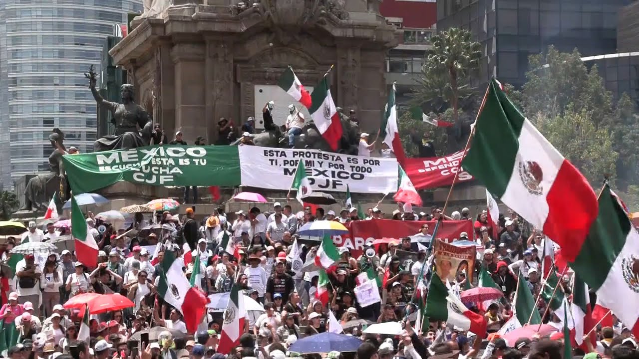 Judicial workers and students protest in Mexico against recently voted judicial reform | AFP
