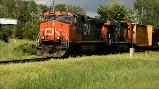 preview picture of video 'CN FREIGHT TRAIN, ST-LIBOIRE QUEBEC, CANADA'