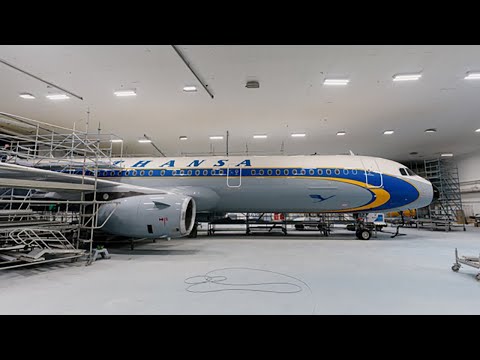 Our A321 takes off in a stunning new painting: the Super Star heritage livery. ✈️