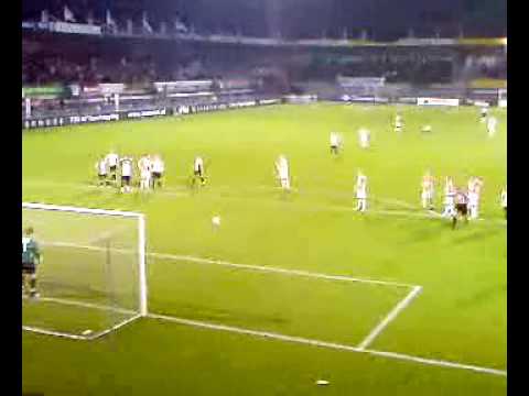 Sjoerd Ars scoort penalty tegen Oss