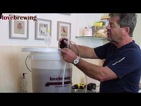 Beginners Wine Making Part 3 - Degassing, Siphoning & Clearing