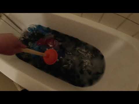 MongoTV_6045 - VASKER TØJ I BADEKAR - Del 3 - Hovedvask