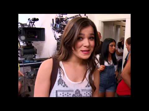 Anna Kendrick, Hailee Steinfled, Pitch Perfect 2 Exclusive