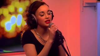 Tisha Cyrus - Kitty Cat (live bij Q)