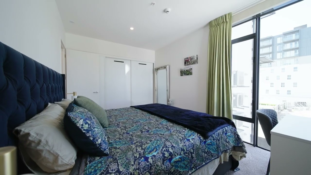 Video tour of City Convenience, Elevated Style