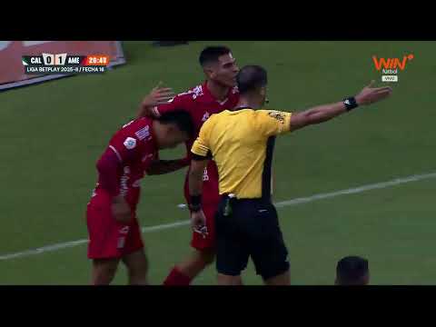 The scoring opens in El Clásico in favor of América! Cristian Barrios scores the 1-0 #LALIGAxWIN 👹⚽🔥