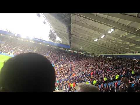 Leicester fans chant your fucking shit to Newcastle and the Newcastle fans join in ⚫️⚪️