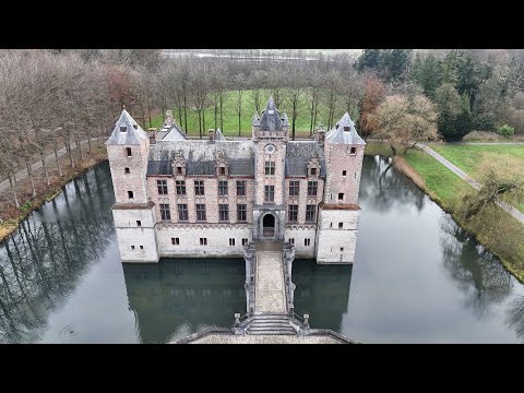 The most beautiful castle in Bruges ( Tillegembos)