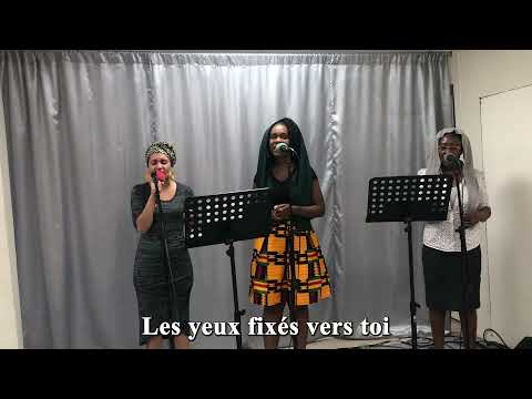 Les Yeux Fixés Sur Lécran - Enrico Fahey