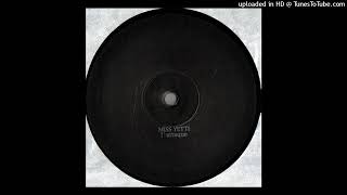 Miss Yetti - L'Attaque B1