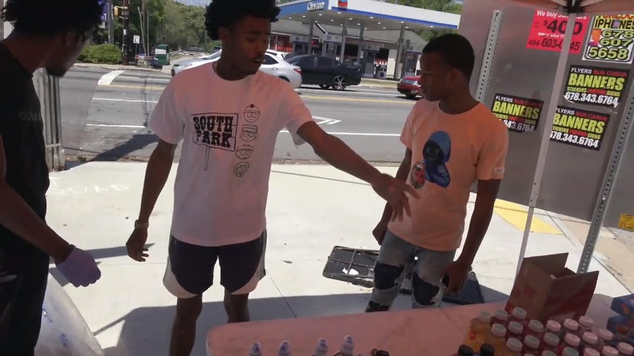 ATLANTA STREET VENDOR YOUTH  TELL WHAT THEY HATE WHEN PEOPLE DO