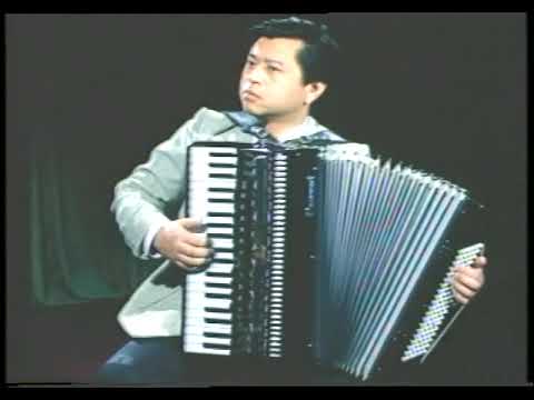 Jiang Jie toca música chinesa
