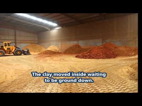 Argiles Bisbal Making clay