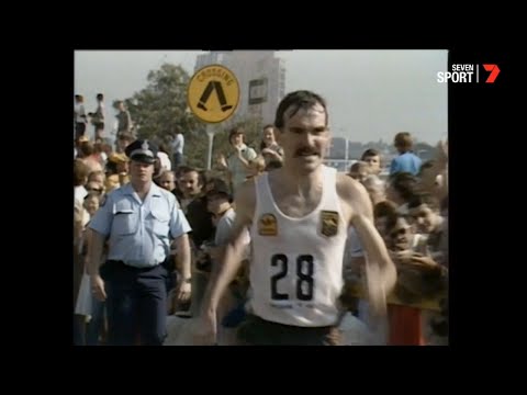 1982: Rob de Castella's marathon Gold medal