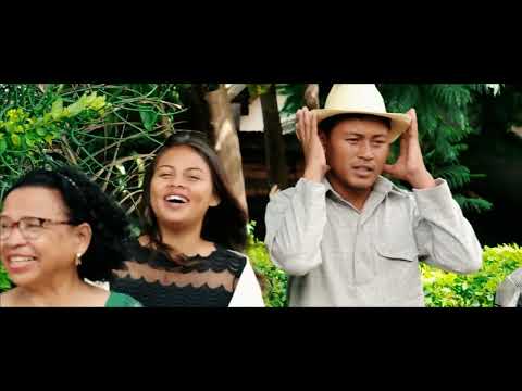 Ho an'i Gabhy ... Izao tontolo izao - Tarika Gabhy sy ireo tanora mpankafy azy.