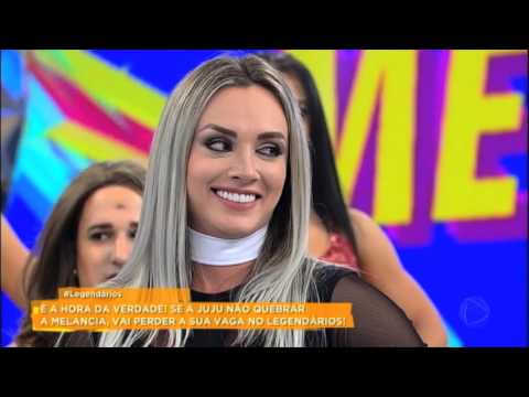 Juju encara o último Melancíadas do ano e tenta quebrar melancia com as coxas