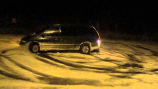 preview picture of video 'Snow Drifting and Doughnuts with 2000 Dodge Caravan'