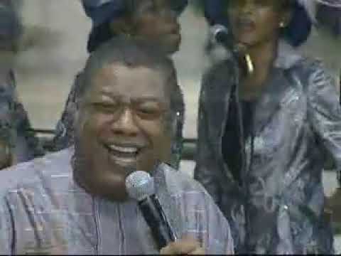 Praising God the african way - I just wanna say baba oh ese oh