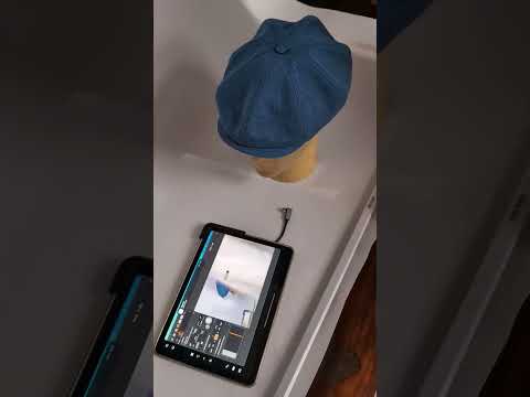 You think your photo session is easy? Check this out! 🤏🏼🧢📸