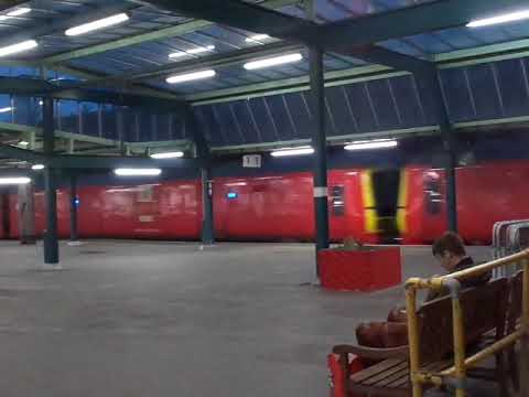 The x3 Class 325 ‘ROYAL MAIL TRAIN’ (EMU) was passed through at Carlisle Citadel Station. [V6]