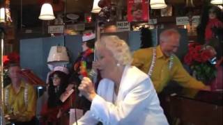 Annie de Reuver - Kijk eens in de poppetjes van mijn ogen