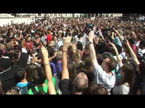 Thriller Dance in Trafalgar Square, Michael Jackson Birthday Tribute