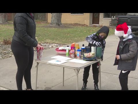6-year-old Peoria twins sell hot chocolate for Children’s Hospital