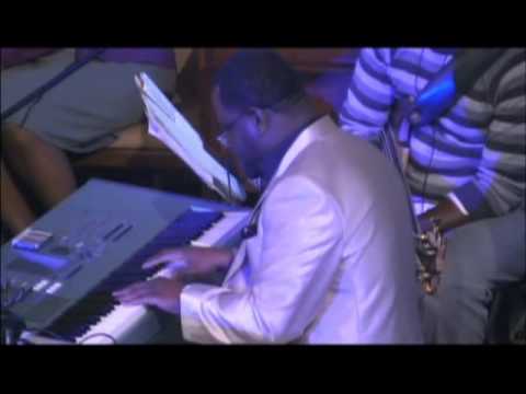 Roger Ryan Plays A Christmas Worship Medley at the 2012 West End SDA Church Christmas Cantata