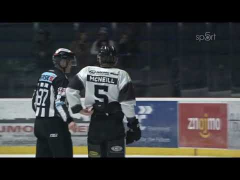 Orli Znojmo vs. Dornbirn Bulldogs - Faul na Lucianiho, odchod do kabin