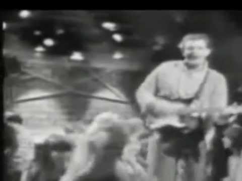 24 Exercise Songs That Will Stop You Giving Up