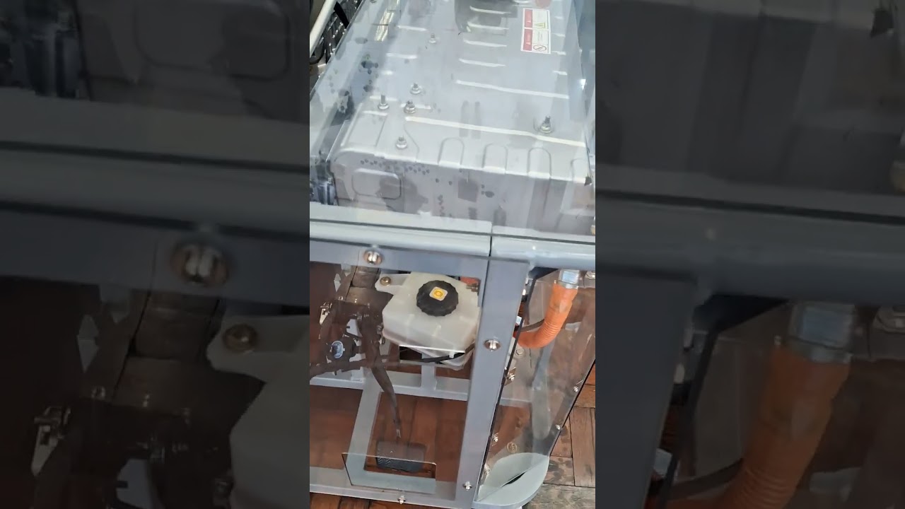 Sistema Híbrido do Toyota Prius montado na bancada, motor elétrico bateria alta tensão