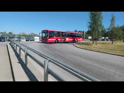 Nobina 7711 Volvo 8900 mot Vega station ankommer till Port 73